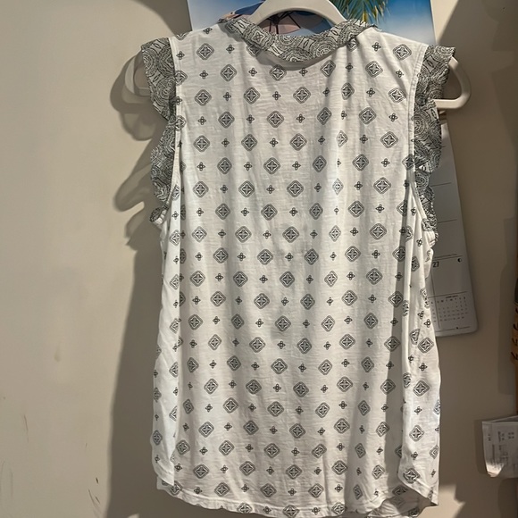 This is a nice Lucky Brand top. It just doesn’t fit me anymore. - Picture 2 of 3